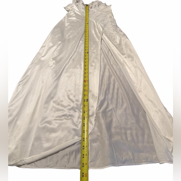 Vtg Val Mode 2 Pc Peignoir Set White Asymmetrical Lace+Luxuriously Sheer Robe - Picture 15 of 16